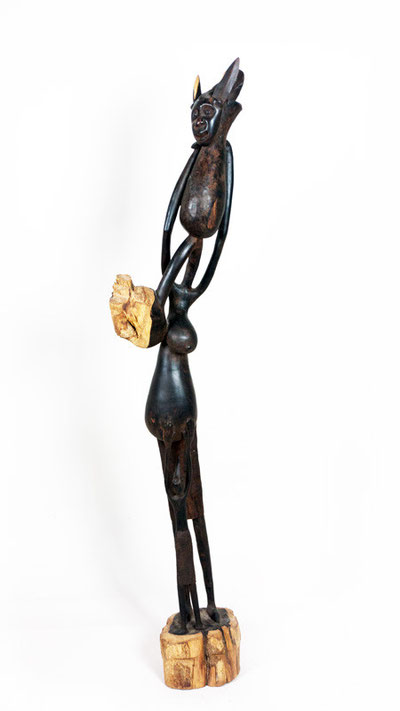 Shetani in Verwandlung mit Jungem